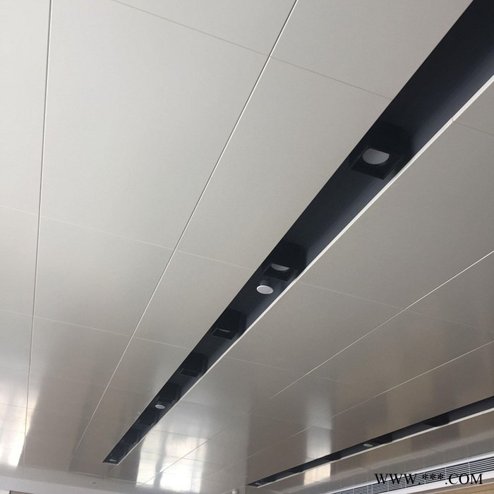 粤艺佰1.5厚吊顶铝单板，写字楼过道吊顶铝合金板，会议室吊顶穿孔吸音铝天花图3