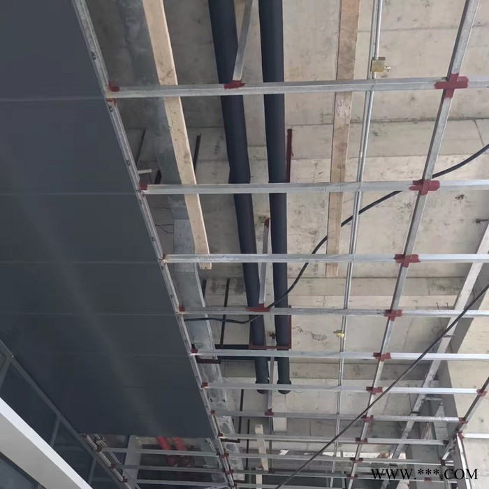 粤艺佰走廊吊顶铝板安装，银灰色铝板雨棚造型定制，机场通道吊顶铝合金板材料**图2