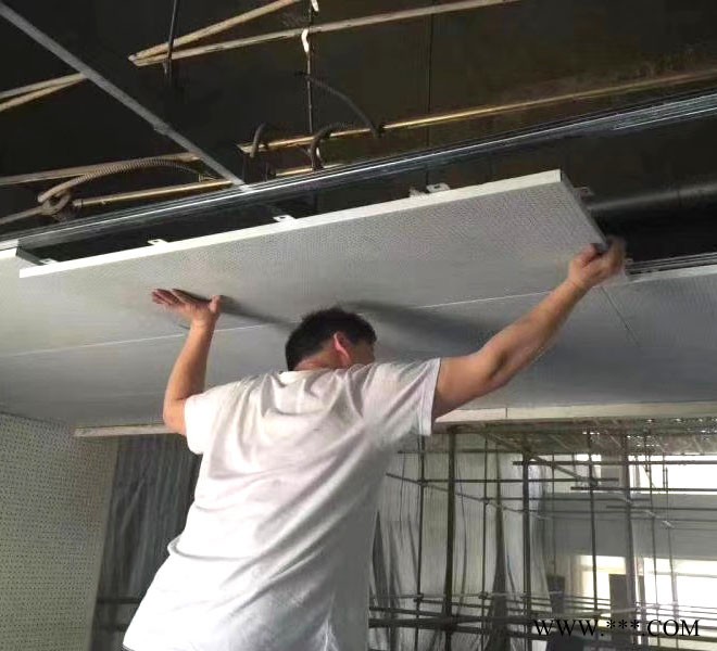 粤艺佰走廊吊顶铝板安装，银灰色铝板雨棚造型定制，机场通道吊顶铝合金板材料**图5