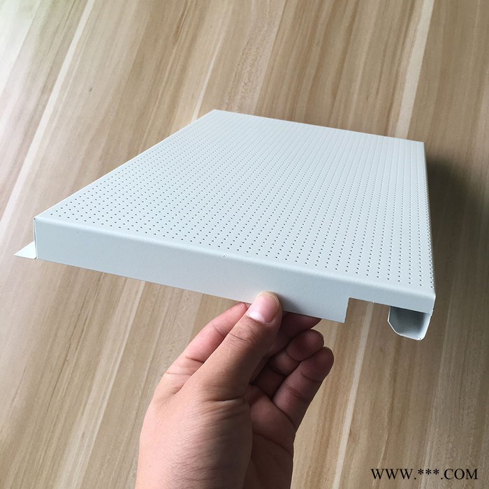 粤艺佰1.5mm厚过道吊顶铝板天花，勾搭式铝板吊顶材料**量大优惠，穿孔吸音过道吊顶铝板材料图4