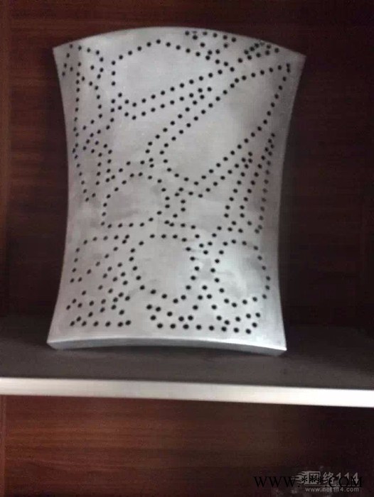 铝单板、蜂窝板、瓦楞板、双曲板、铝木纹板、铝仿石材板、铝网板、铝天花板图2