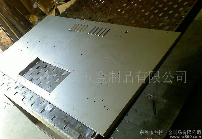 承接供钢板网，冲孔异形冲孔网，铝板网，数控冲孔加工、LED保