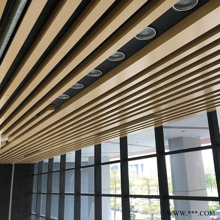 定制实用木纹铝方通天花 酒店会所造型铝板吊顶弧形方通 铝方通吊顶材料图3