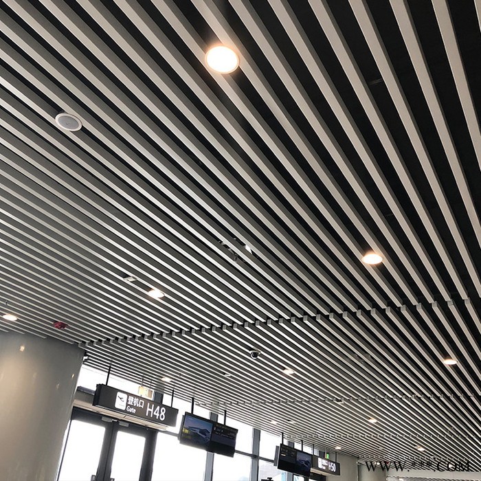 定制实用木纹铝方通天花 酒店会所造型铝板吊顶弧形方通 铝方通吊顶材料图8