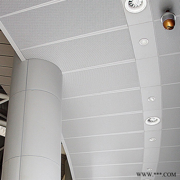 厂家集成吊顶铝扣板600机场工程专用耐腐蚀天花铝板吊顶材料图3