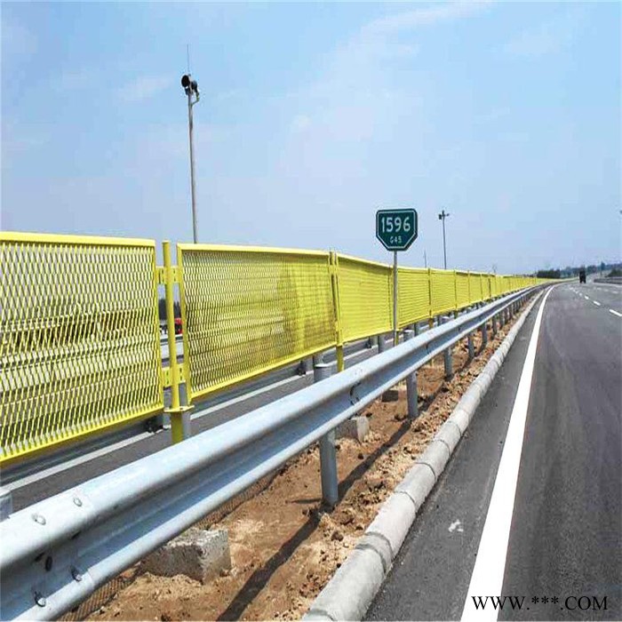 振鼎 踏板铝板网 喷塑小区钢板护栏网 公路框架护栏网 ** 山东图2