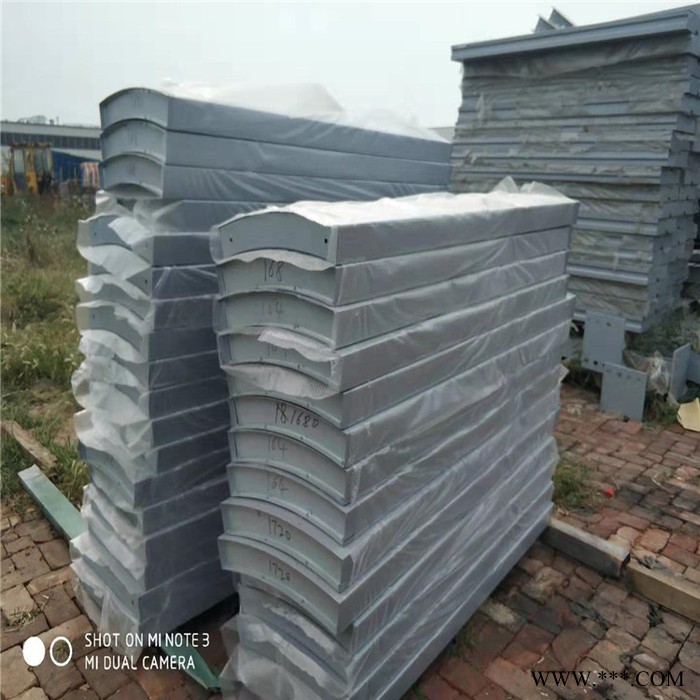 现货供应 城市公路音屏墙 道路交通隔屏 声屏障 高速公路隔音板 铝板隔音墙 声屏障批发图3