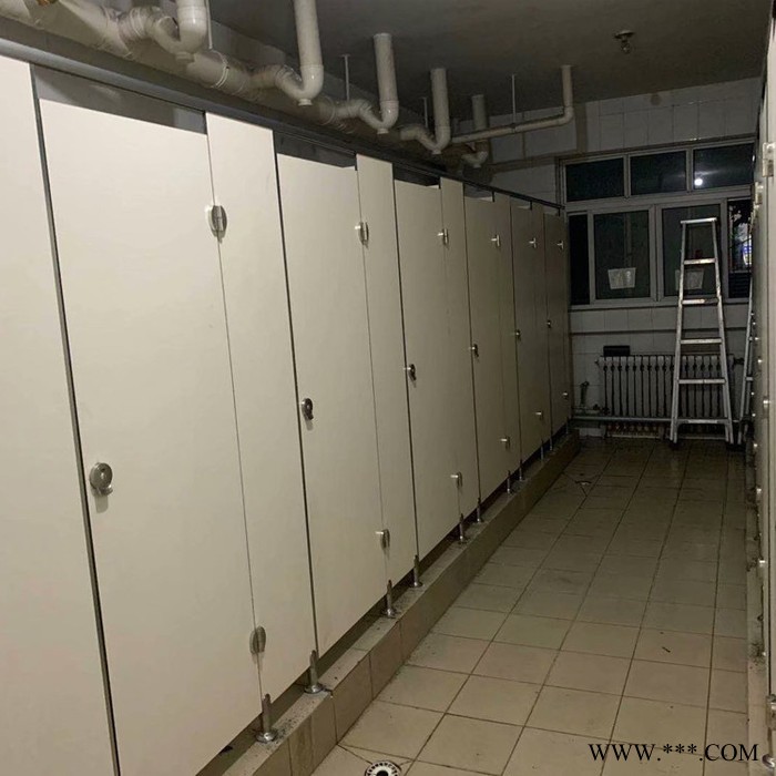 云南铝板卫生间隔断加工定制 内蒙古小便挡板定制厂家图3