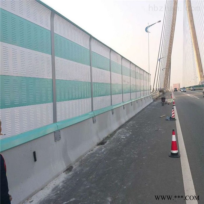 厂家供应  重庆 路边噪音护栏 公路隔音声屏障 高端声屏障  铝板隔音墙图2