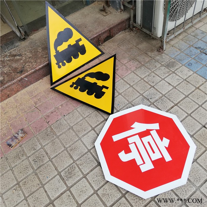 反光交通标志牌 无人看守铁路道口警示牌 三角形铝板指示路标导向牌图3