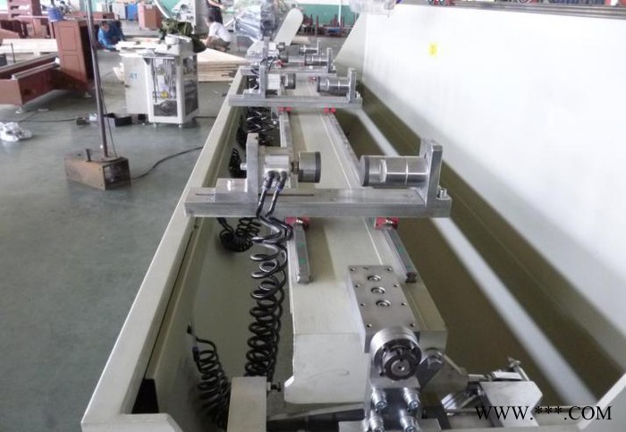 工业铝材加工设备直销 济南新五岳铝型材数控钻铣床图3