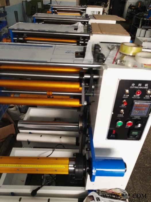 商家直销光电纠偏高速商标复卷腹膜分条一体机分切机图4