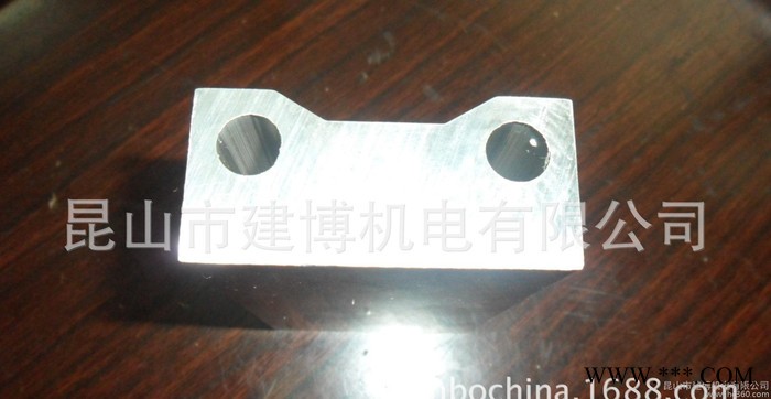 分切机气压刀刀架固定架燕尾槽鸠尾槽及气嘴固定板图2