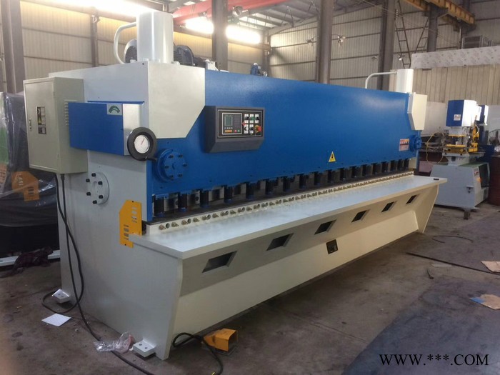 上巨8*3200 剪板机图2