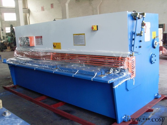 周宇QC12Y-8X3200 剪板机图5