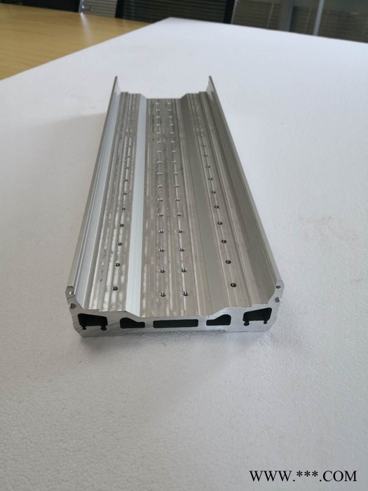 大用铝合金加工中心 铝素材生产铝型材氧化喷涂电泳喷砂表面处理切削打孔深加工厂家图3