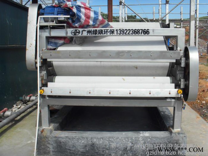 电镀污泥处理难，用什么设备好？ 绿鼎污泥脱水机图2