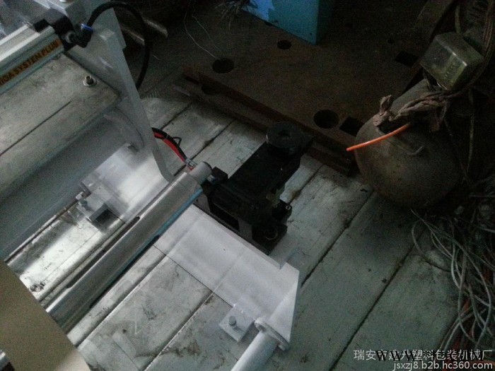 全自动半自动PVC薄膜家用铝箔无纸芯分卷复卷机图3