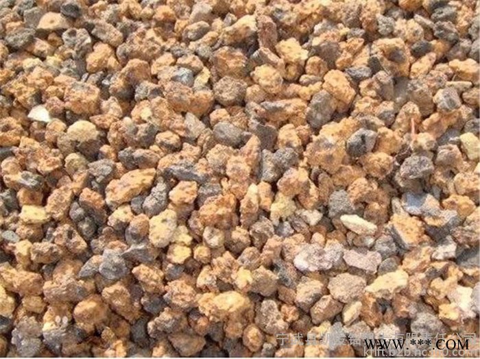 铝矾土矿矿床可分为两大类型：古风化壳型铝矾土矿矿床和红土型铝矾土矿矿床（Ⅱ型）。前一类又分为四个亚类：修文式图2