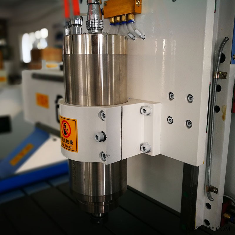 铝板铣槽机，铝板雕铣机，1325铝板倒角雕刻机，雕刻机，铝板雕刻设备生产厂家图8