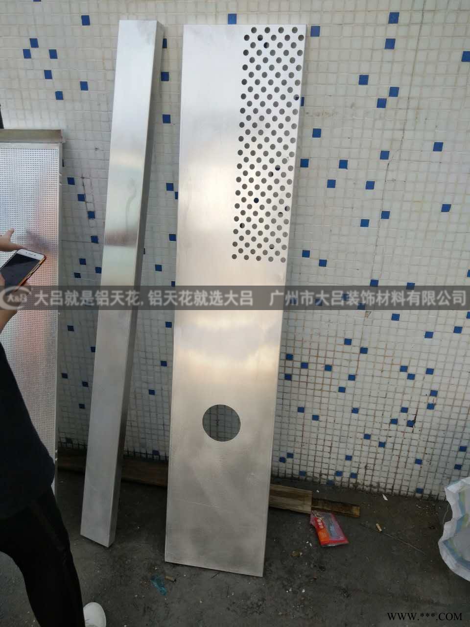 厂家直销外墙雕花镂空铝单板门头造型板吊顶冲孔铝板复古铝窗花图3