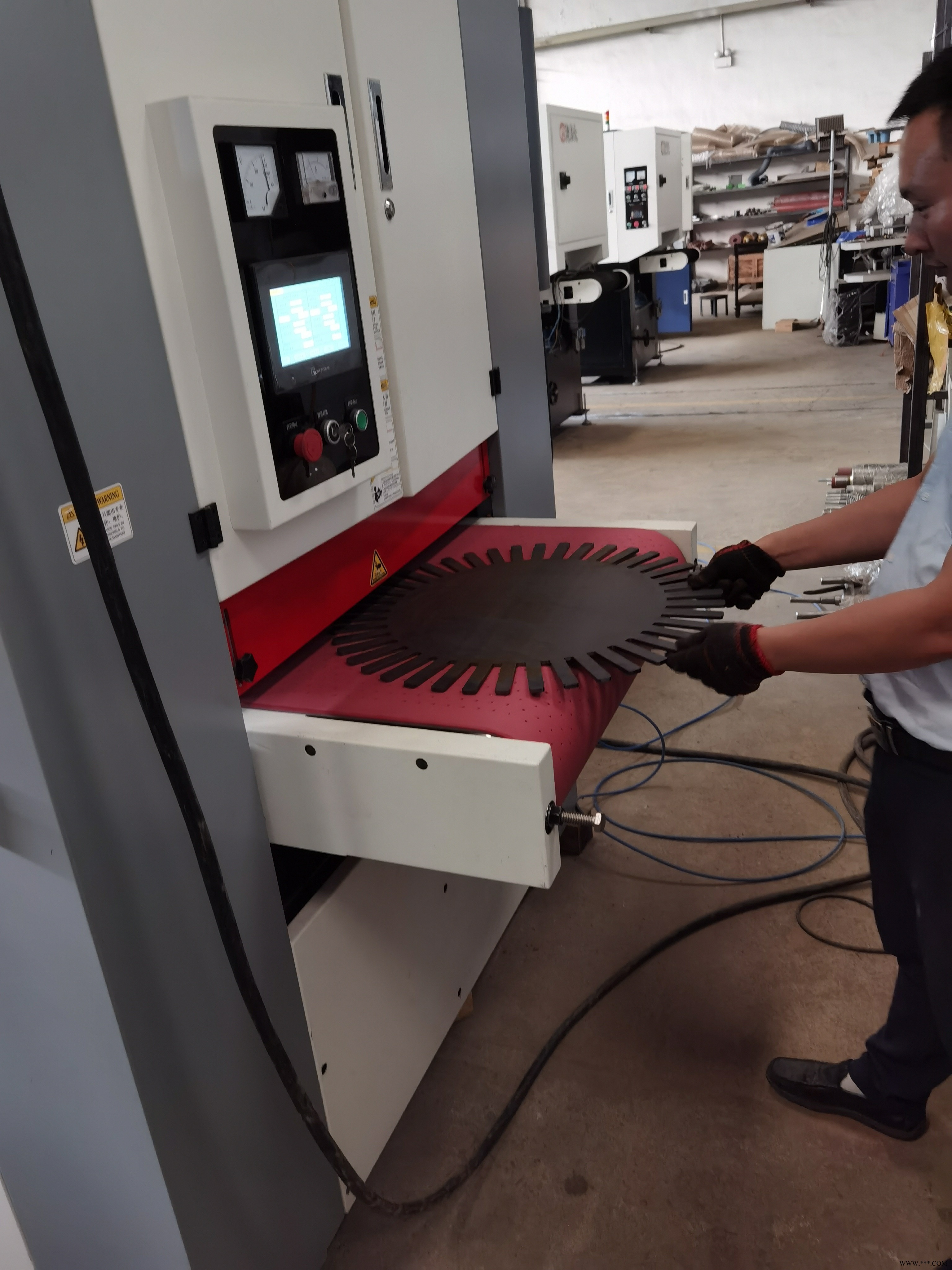 铝板自动去毛刺机，自动去除锈机图2