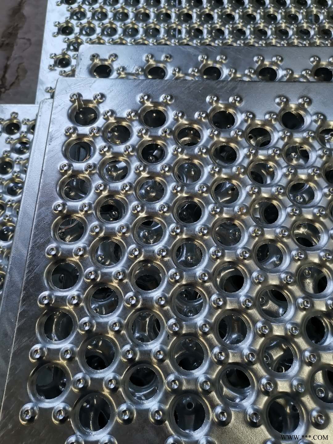 不锈钢冲孔板 塑料圆孔网板冲孔网板铝板材质 不锈钢冲孔板厂家供应图3