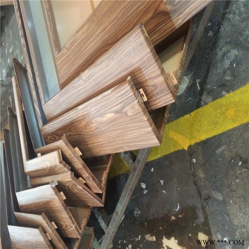 供应室内吊顶用2mm厚木纹铝单板 木纹铝单板价格 吊顶木饰面铝板图2