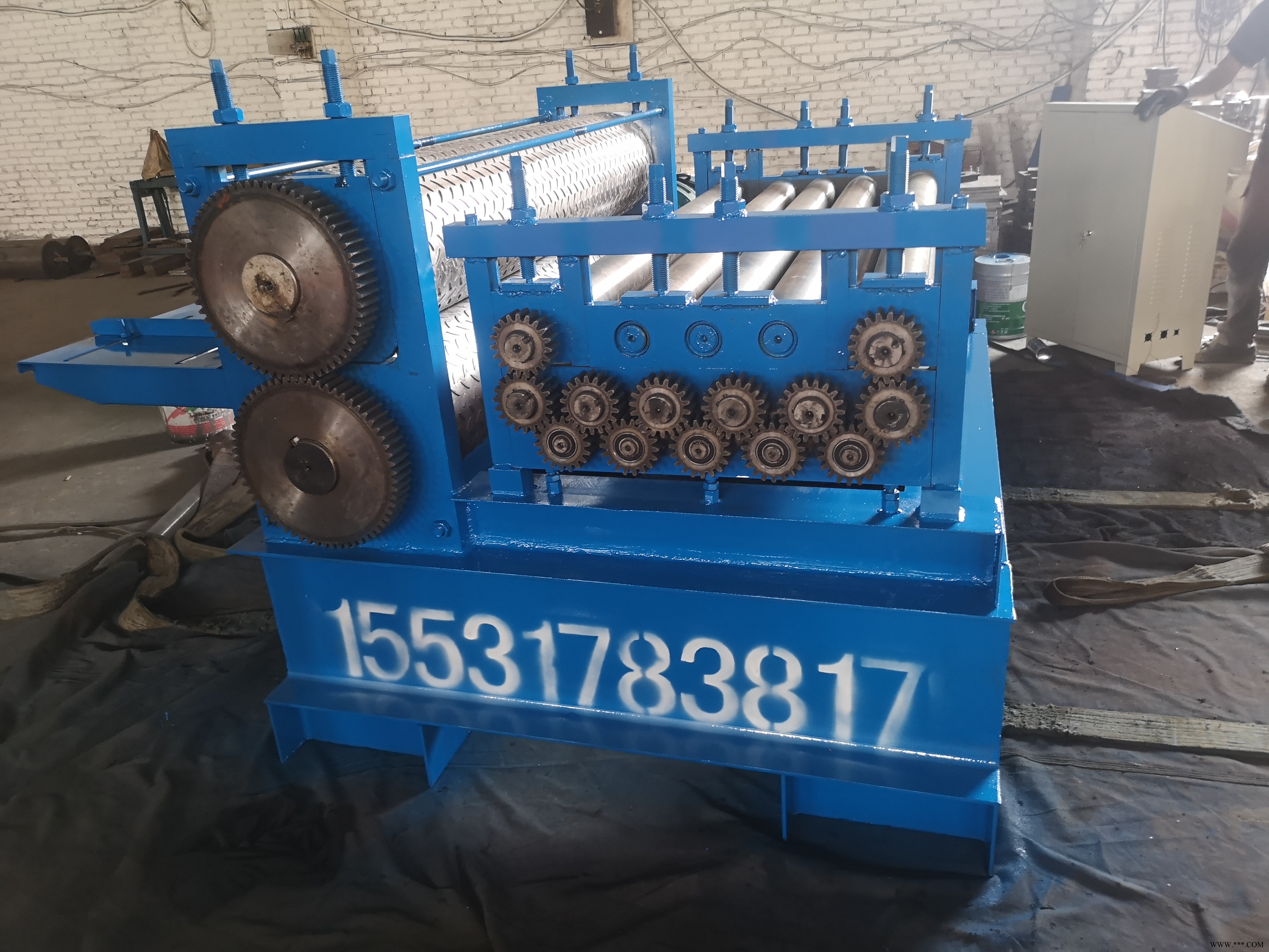 信成压花机防滑板压花机 铝板彩钢板压花机 卷板压花机 彩钢板滚花机 压花机图4