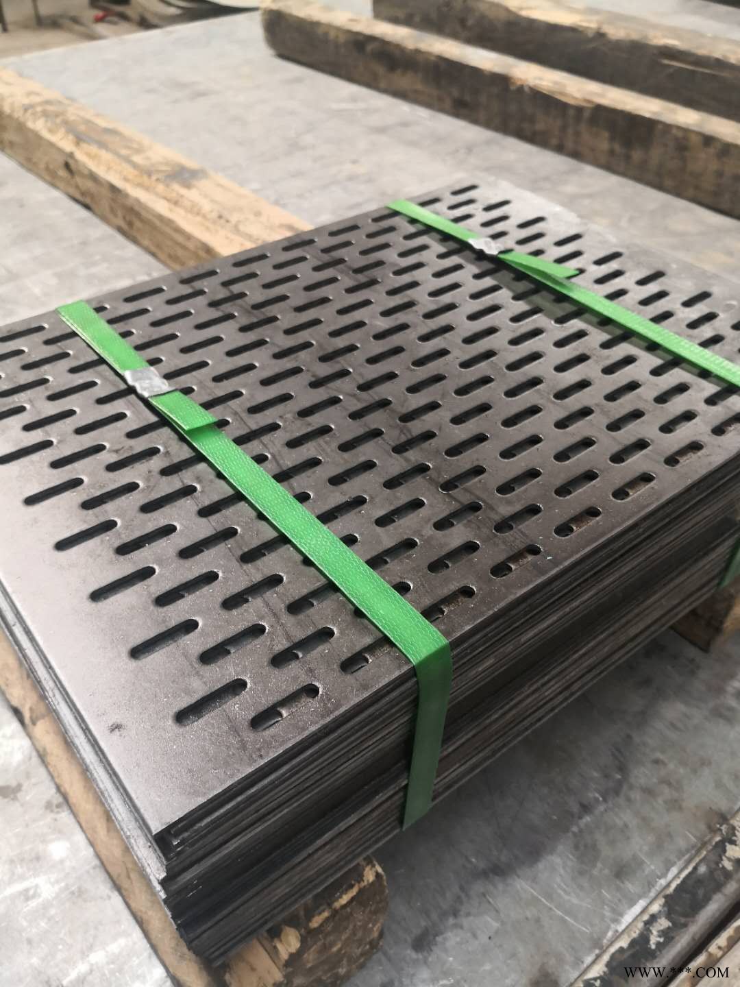 铝板镀锌板冲孔网 塞北电梯门冲孔穿孔筛板不锈钢材质、 铝板镀锌板冲孔网生产厂家图9