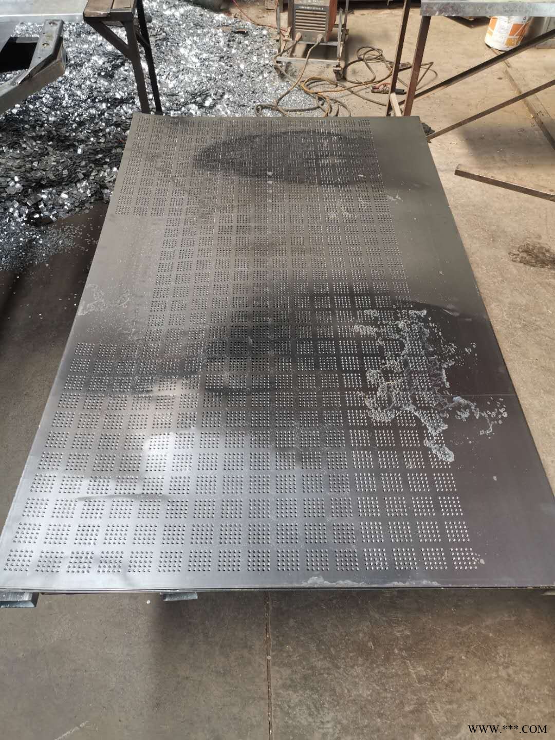 外墙装饰冲孔网 塞北电梯门冲孔穿孔筛板铝板材质 外墙装饰冲孔网价格实惠图10