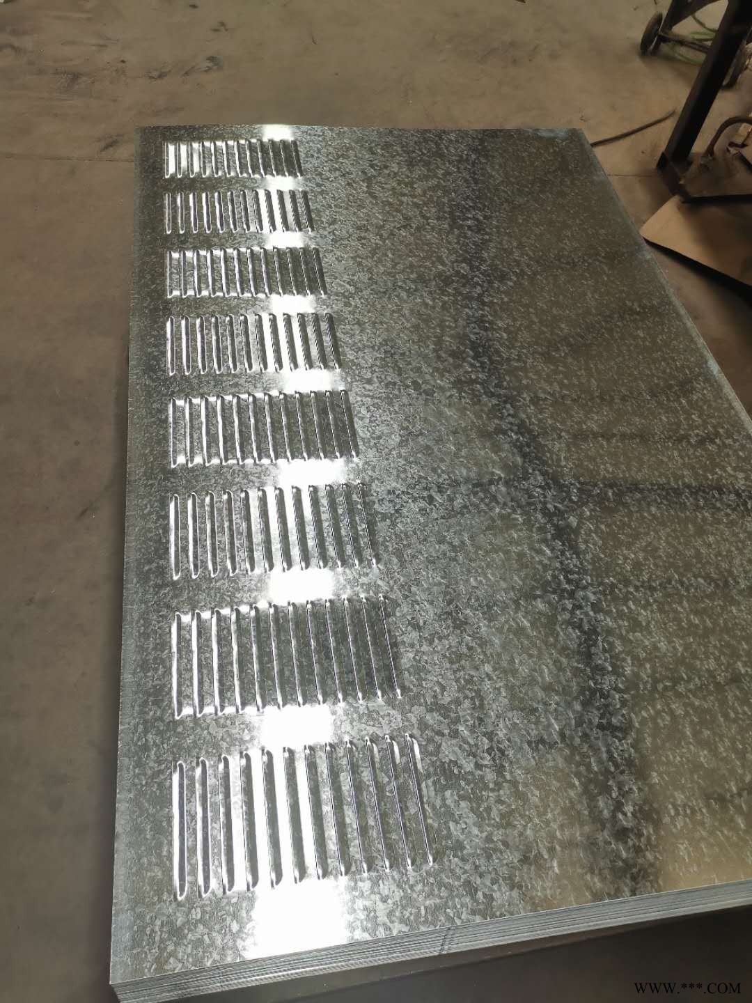 外墙装饰冲孔网 塞北电梯门冲孔穿孔筛板铝板材质 外墙装饰冲孔网价格实惠图6