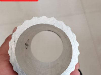 厂家供应6063铝型材定制 大口径圆管铝型材 多规格加厚挤压铝型材图2